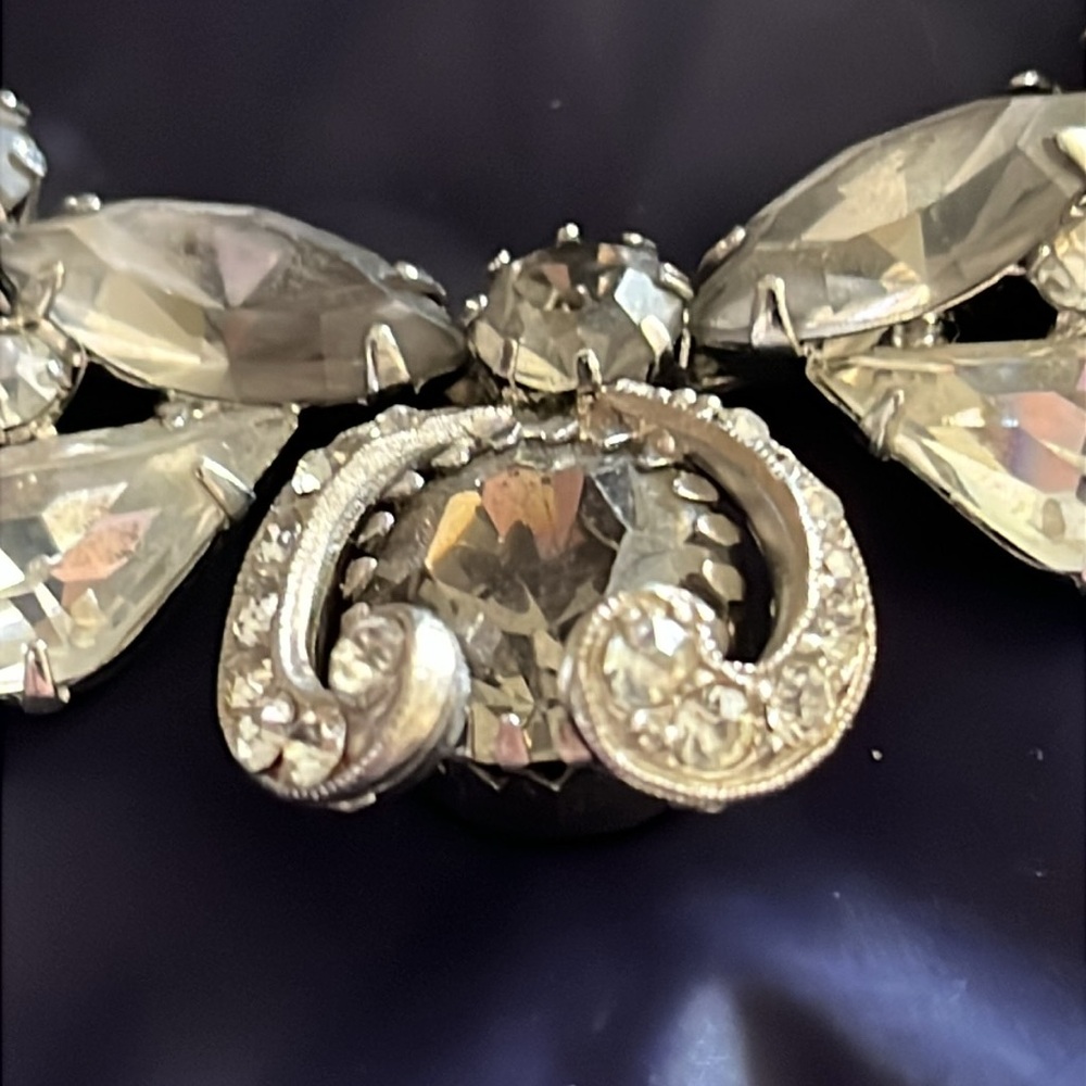 Rhinestone necklace vintage.